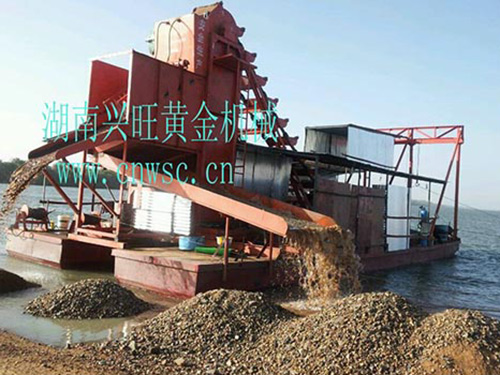 非洲-采金船-工作中 非洲-采金船-工作中